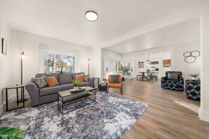 Televisión y oficina 