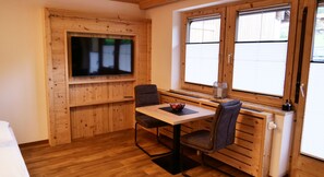 Dining - Stilvolle Appartement Schöllerberg im Herzen Tirols (Buch)