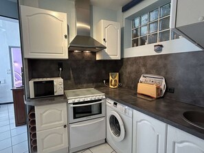 Fridge, microwave, dishwasher, coffee/tea maker