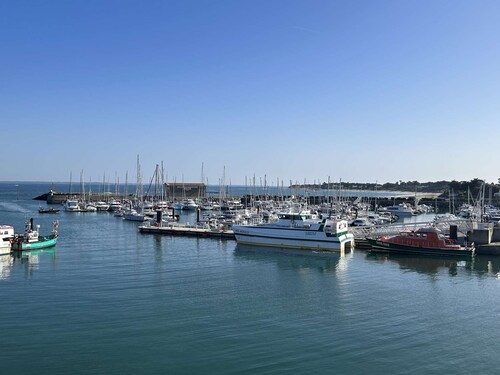 Maison près du port, avec cour, terrasse équipée, à 400m de la plage