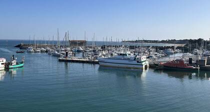 Maison prÚs du port, avec cour, terrasse équipée, à 400m de la plage