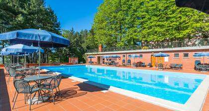 Beautiful apartment in villa with pool, WIFI, TV, terrace, pets allowed, panoramic view and park...