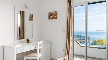 Vila | 4 quartos, cofres nos quartos, ferros/tábuas de passar roupa