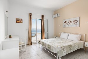 4 bedrooms, in-room safe, iron/ironing board, free WiFi