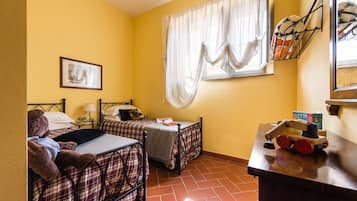 Apartamento família, 3 quartos, 2 banheiros, vista para o vale | 2 quartos, roupas de cama premium, edredons de pluma, cofres nos quartos