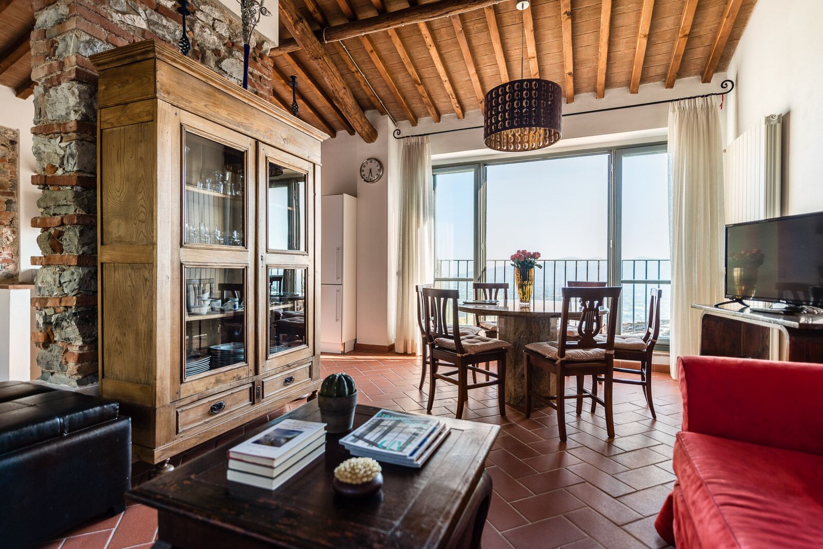 Apartemen Panorama, 2 kamar tidur, pemandangan lembah, menara | Area keluarga | Smart TV 50-inci dengan saluran TV kabel