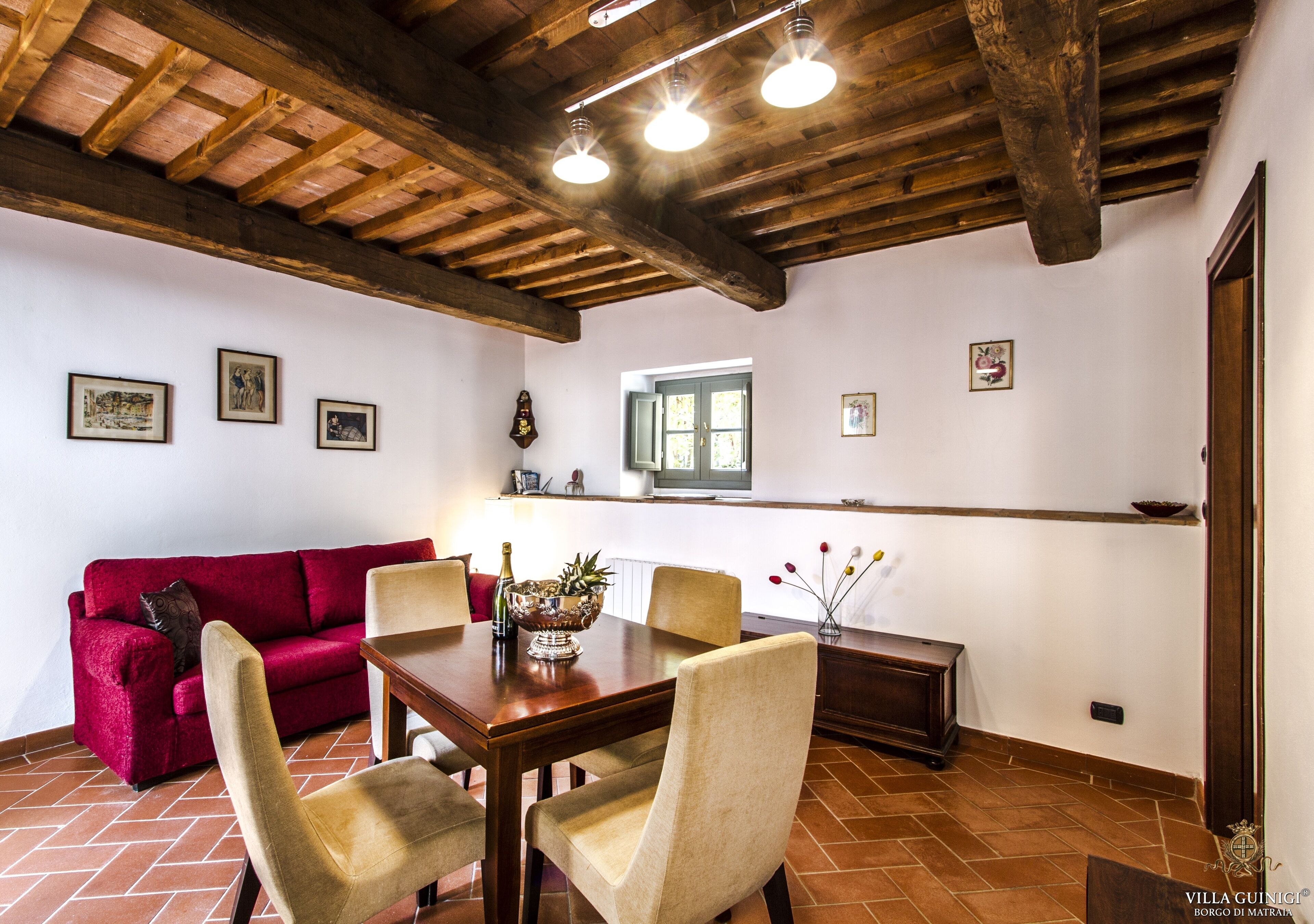 Appartement Économique, 1 chambre, patio, vue cour intérieure | Coin séjour | TV connectée de 50 pouces avec chaînes par câble