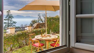 Executive Borgo | Wohnbereich | 50-Zoll-Smart-TV mit Kabelempfang