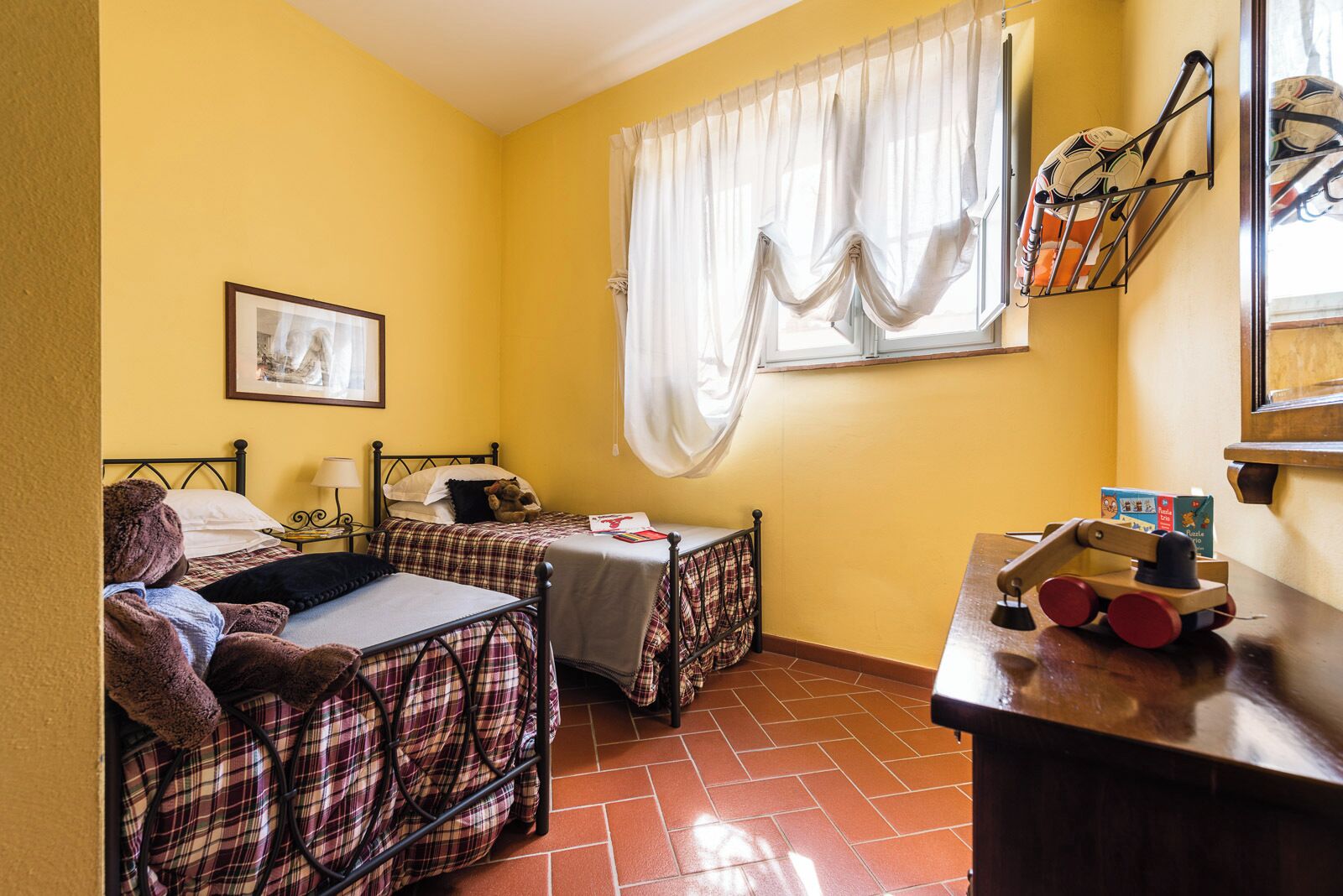 Roupas de cama premium, edredons de pluma, cofres nos quartos