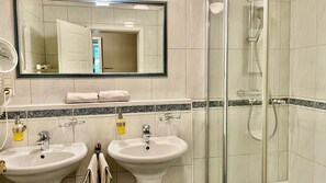 Hair dryer, towels - Gemütliche Atmosphäre im Klassischen Landhausstil (Ahrenshoop)