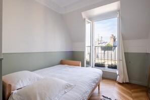 3 bedrooms, WiFi, bed sheets - Bright Skies, by Veeve (Paris)