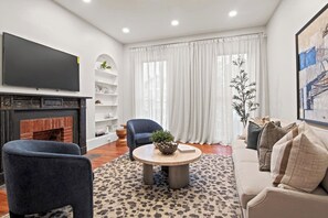 TV, fireplace - 16 Guests | King Beds | En Suite Bathrooms (Palmyra)