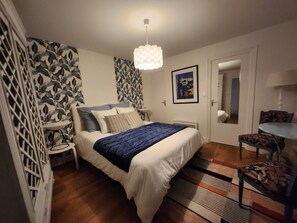 1 chambre, fer et planche à repasser, lit parapluie, Wi-Fi gratuit