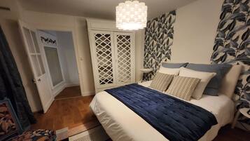 1 slaapkamer, een strijkplank/strijkijzer, reisbedje, gratis wifi