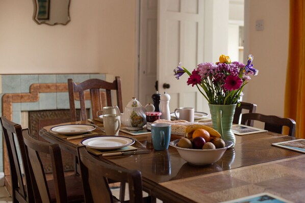 Dining - Charming holiday let in the heart of Scarborough's old town. (Scarborough)