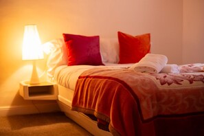 6 habitaciones, tabla de planchar con plancha y cuna de viaje 