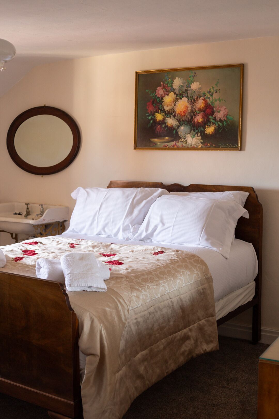 6 bedrooms, iron/ironing board, travel cot, free WiFi