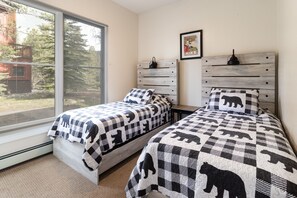 2 bedrooms, desk, free WiFi, bed sheets