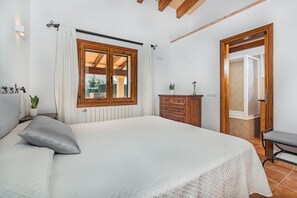 3 chambres, fer et planche à repasser, accès au Wi-Fi (inclus)