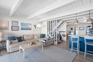 TV - Four Bedroom Oceanside Townhome with Pool and View (Ocean City)