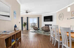 Dining - Three Bedroom Condo with Prime Location and Pool (Ocean City)