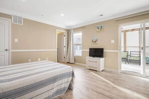 4 bedrooms, iron/ironing board, WiFi, bed sheets - Large Four Bedroom Townhome with Nice Amenities (Ocean City)