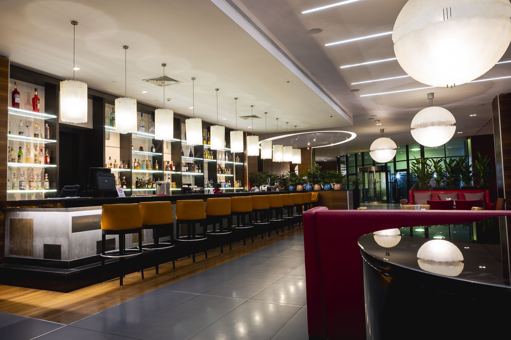9 restaurants; breakfast, lunch, dinner, and brunch served