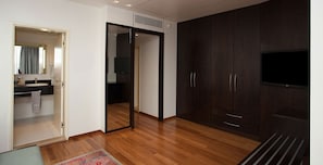 Premium Suite | Premium bedding, memory foam beds, minibar, in-room safe