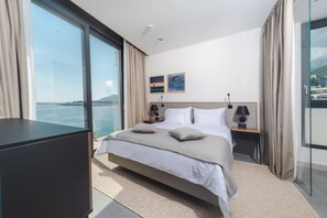 Literie de qualité supérieure, matelas mémoire de forme, minibar