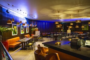 9 restaurants, breakfast, lunch, dinner served; African cuisine -  Eko Hotel Suites (Lagos)