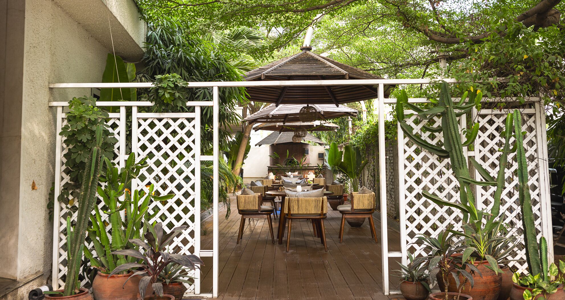 9 restaurants, breakfast, lunch, dinner served; African cuisine 