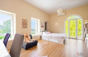 4 chambres, fer et planche à repasser, lit parapluie, Wi-Fi gratuit