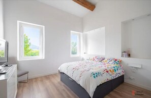 4 chambres, fer et planche à repasser, lit parapluie, Wi-Fi gratuit