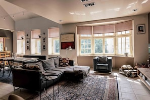 Living area - Spacious 2-story apt. w/ terrace - 280 m2 (Rīga)
