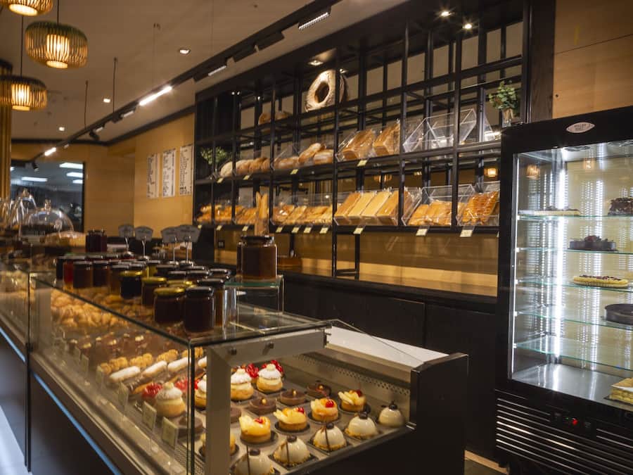 9 restaurantes; se sirve desayuno, almuerzo y cena; cocina irlandesa