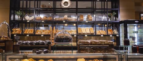 9 restaurants, breakfast, lunch, dinner served; Irish cuisine