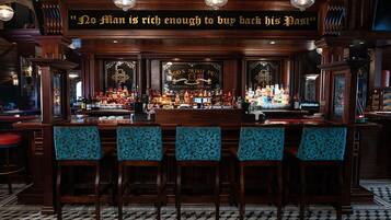 9 restaurants; breakfast, lunch, dinner, and brunch served