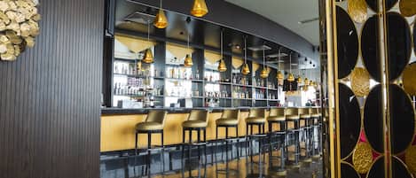 9 restaurants, servant le déjeuner et le dßner; cuisine irlandaise