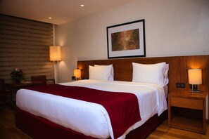 1 soverom, safe på rommet, skrivebord og skrivebord for bærbar PC