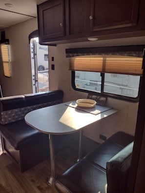 1 bedroom, free WiFi, bed sheets - Branson RV Resort (Branson)