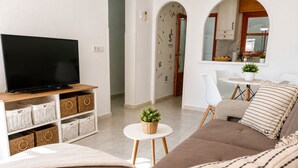 TV - Charming House with Nature (El Chaparral)