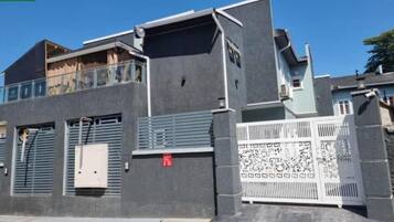 Mặt tiền nơi lưu trú