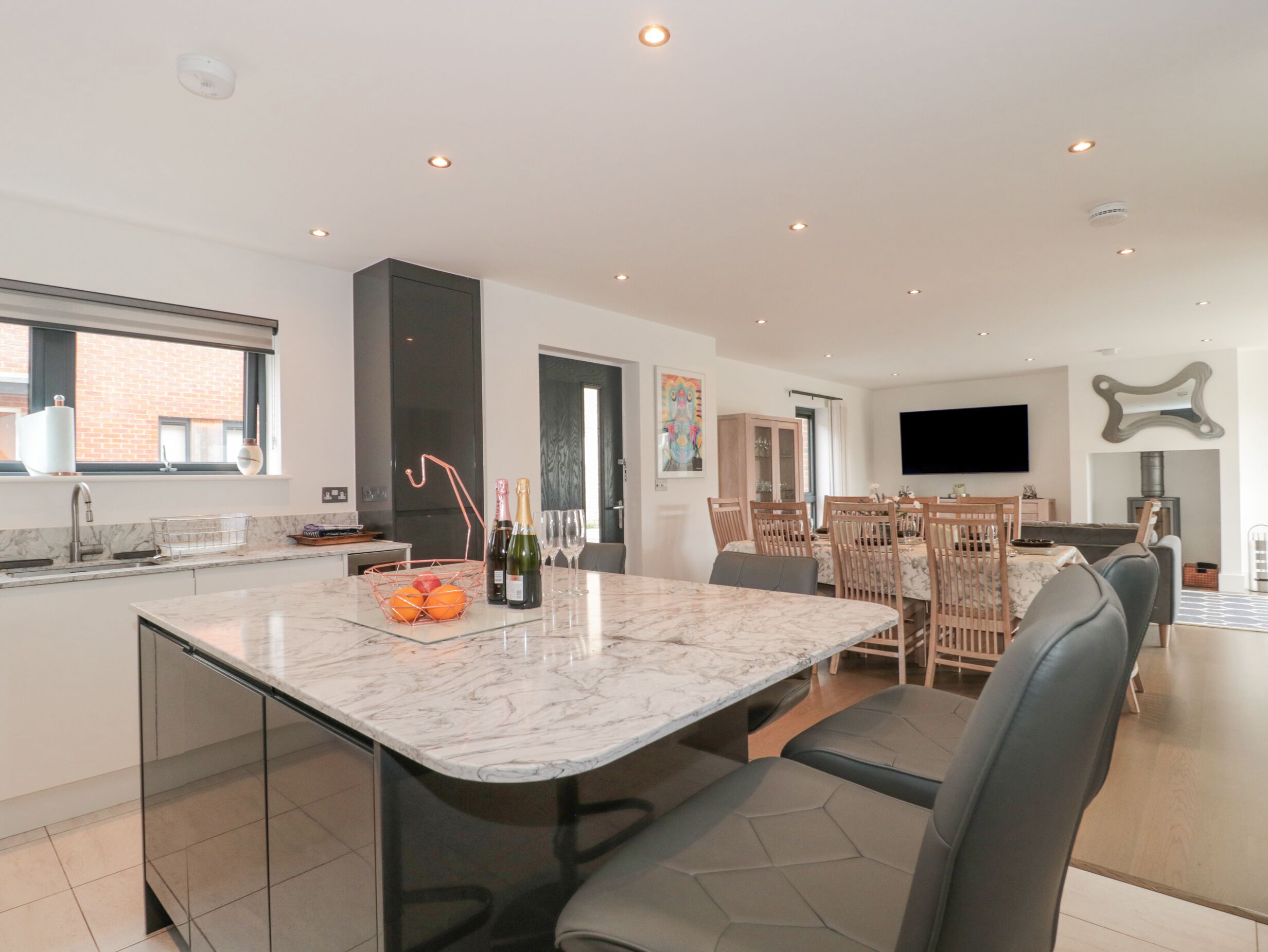 雪櫃、洗碗機、電熱水壺、多士爐