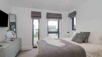 4 ๊ฐ์ ์นจ์ค, ๊ฐ๊ฐ ๋ค๋ฅธ ์คํ์ผ์ ์ธํ
๋ฆฌ์ด, ๊ฐ๊ฐ ๋ค๋ฅด๊ฒ ๊ฐ๊ตฌ ๋น์น, ๋ฌด๋ฃ WiFi