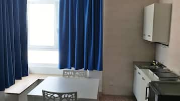 Quarto quádruplo família, 2 quartos | Cofres nos quartos, cortinas blackout