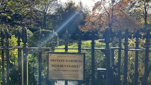 A gated entrance to a private garden with a sign indicating it is for residents only and no dogs or ball games allowed. - Beautiful one bed Apartment in Glasgow West End (Glasgow)