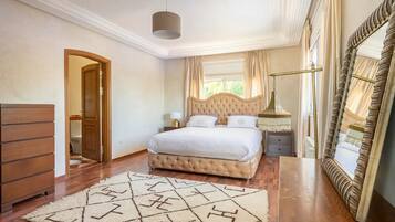 5 slaapkamers, een strijkplank/strijkijzer, gratis wifi, beddengoed