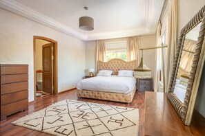 5 soverom, strykejern/-brett, wi-fi (inkludert) og sengetøy