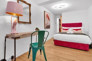 2 soverom, strykejern/-brett og sengetøy