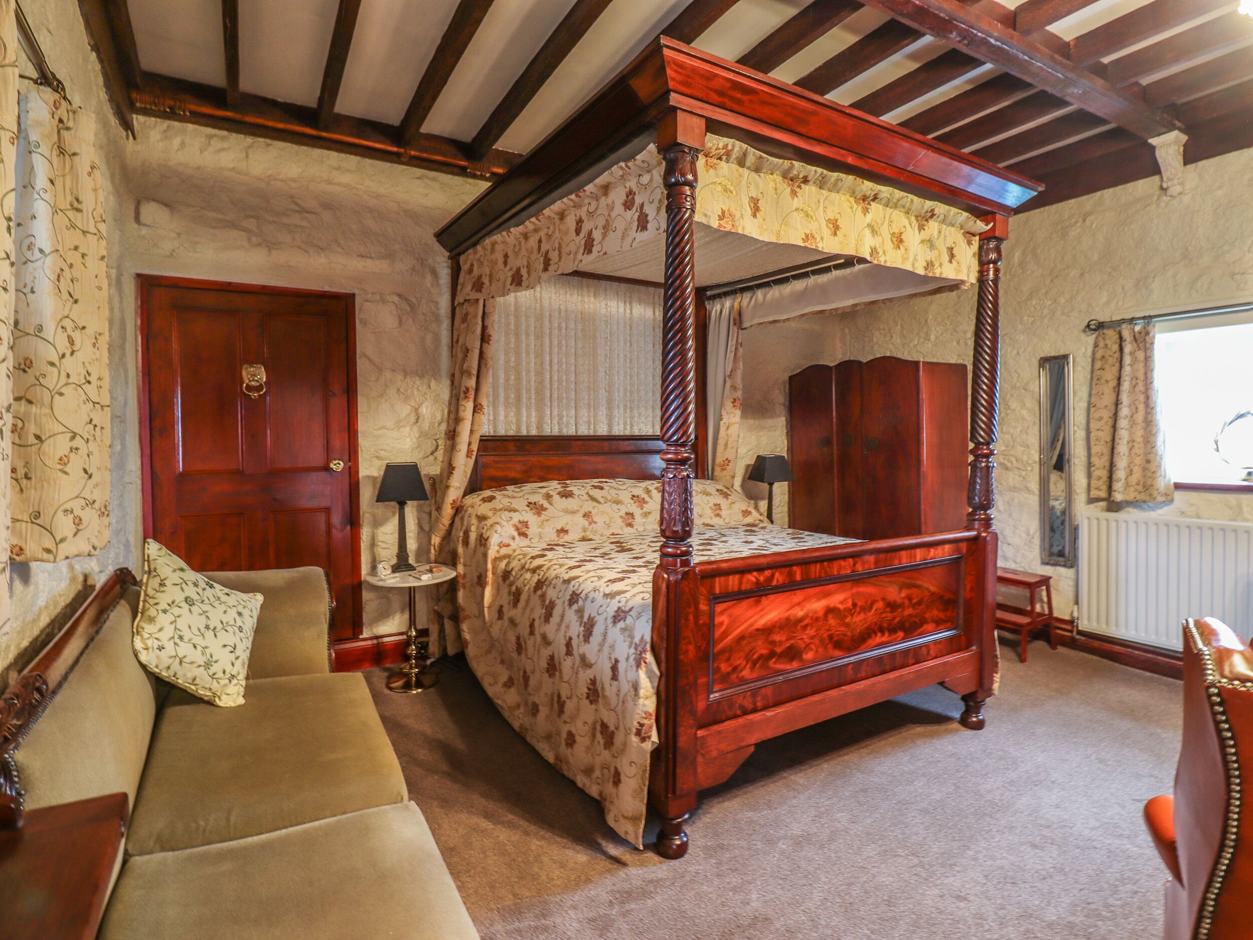 1 bedroom, individually decorated, individually furnished, free WiFi